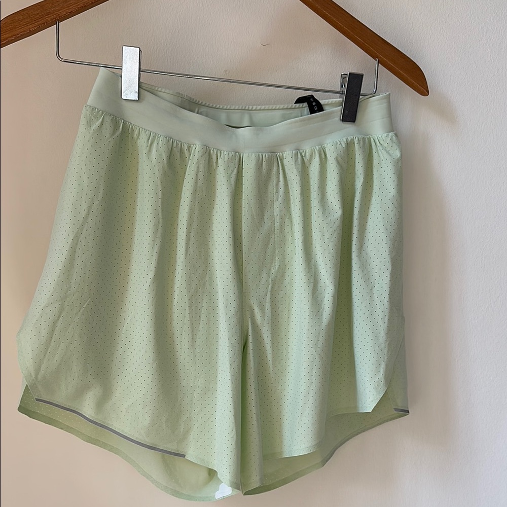 Lululemon Athletica Green Athletic Shorts Lightweight Mid-Thigh